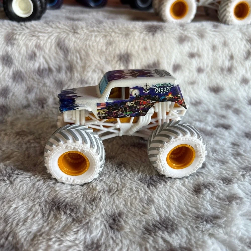 Monster Jam Son-uva Digger White Blue Flames 1:64 Die-Cast Monster Truck 2021